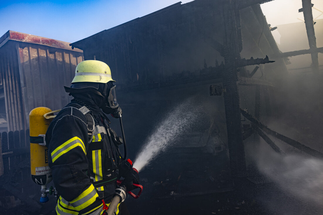 Burglengenfeld. Großeinsatz für die Feuerwehr wegen eines Brandes in einem Industriebetrieb.