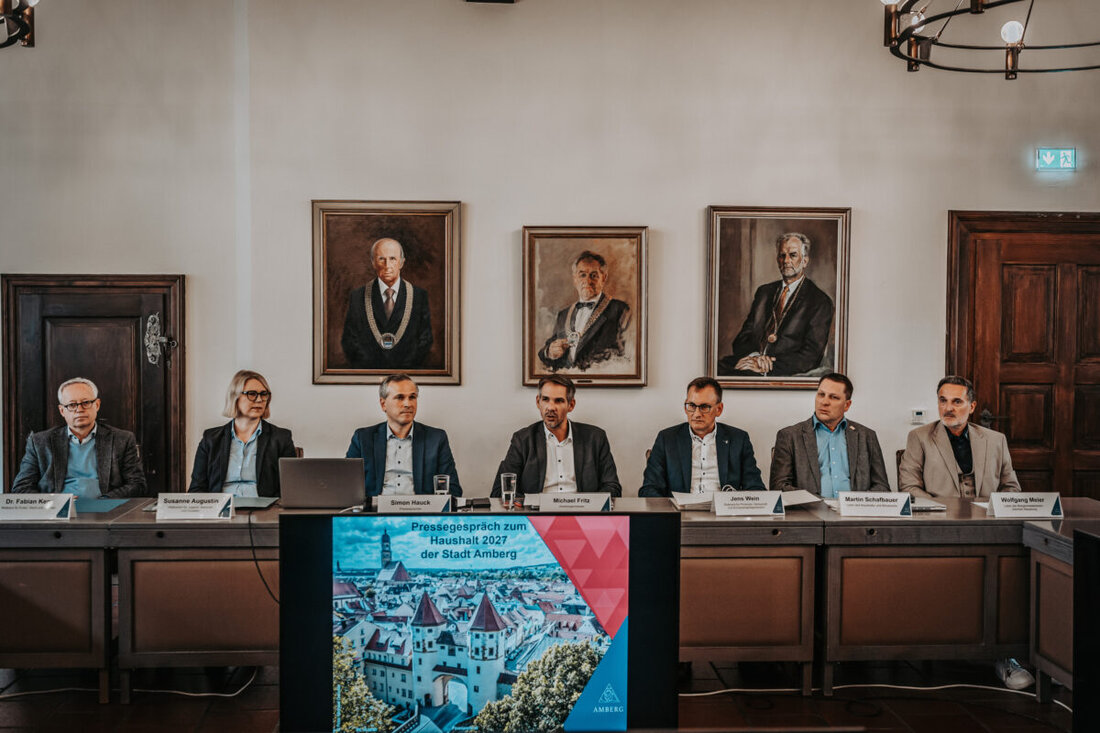 Amberg. Beim Pressegespräch stellt die Stadt einen engen Haushaltsentwurf für 2027 vor: acht Prozent Einsparungen, steigende Kosten und mehr Schulden bis 2030. Oberbürgermeister Michael Fritz mahnt strikte Prioritäten.