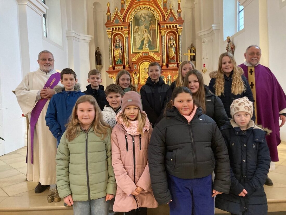 Leuchtenberg. Zwölf Firmlinge stellten sich beim Sonntagsgottesdienst in St. Margareta vor. In der Predigt ging es um Verzicht in der Fastenzeit; die Vorbereitung führt bis zu den Firmungen in Vohenstrauß und Schirmitz.