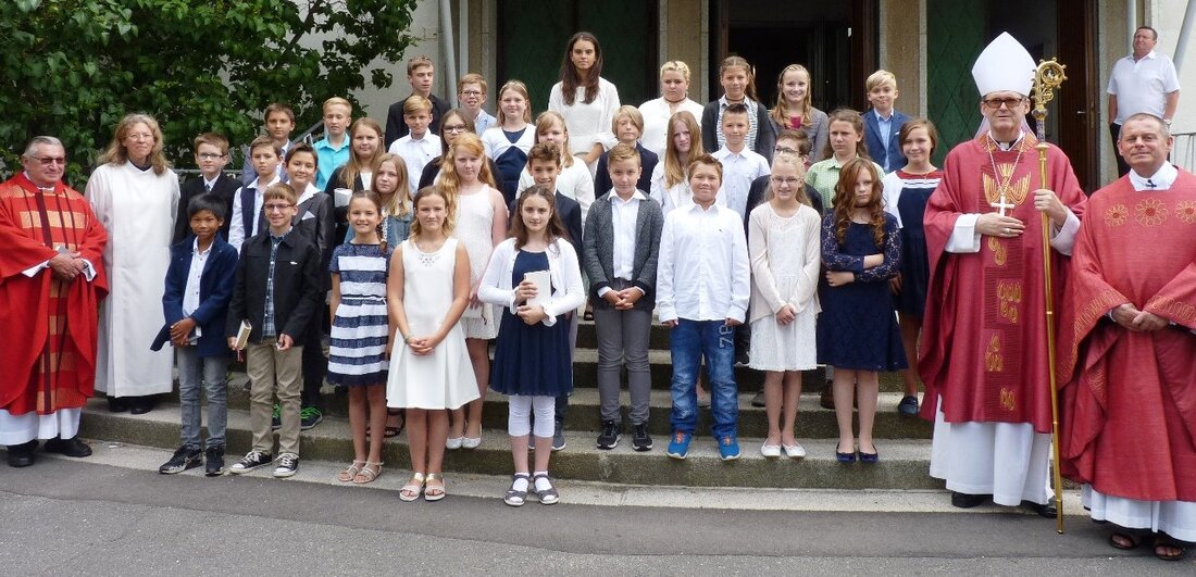 Weiden. Ein ganz besonderer Ehrengast begleitete die 35 Jungen und Mädchen der Pfarreiengemeinschaft St. Elisabeth/Maria Waldrast zu einem ganz besonderen Gottesdienst.  In dieser Woche empfingen 35 Jugendliche der Pfarreiengemeinschaft St. [&hellip;]
