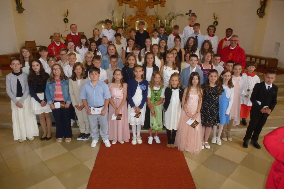 Weiherhammer. In der Pfarrkirche Heilige Familie haben 52 Firmlinge das Sakrament empfangen, begleitet von festlicher Musik und großer Anteilnahme. Domkapitular Johann Ammer ermutigte sie zu einem klaren Ja zum Glauben.