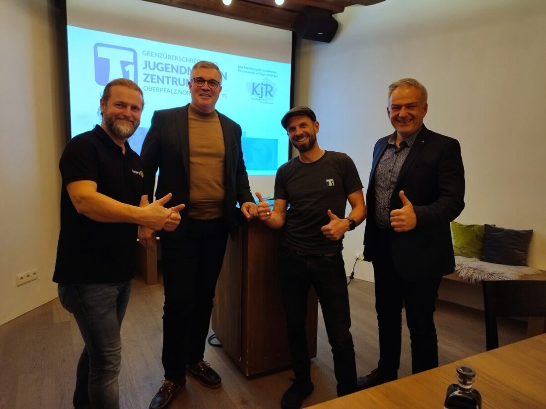 Tirschenreuth. Das Jugendaustauschprojekt "First Class Mates" startet mit einem Workshop im Jugendmedienzentrum T1, gefördert durch die Stiftung Jugendaustausch Bayern und den Rotary Club Stiftland. Bis zu 540 Jugendliche werden in den nächsten drei Jahren medienpädagogisch geschult und produzieren gemeinsam einen Film.