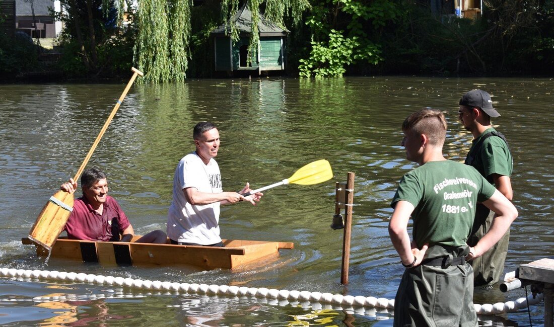 Grafenwöhr. Heiß ist das Wetter am Wochenende – aber die Akteure des Sautrogrennens liefern auch ein heißes Spektakel auf dem Fischerfest. Abkühlung bringt ein Sturz in den Stadtweiher. Von Renate Gradl  [&hellip;]