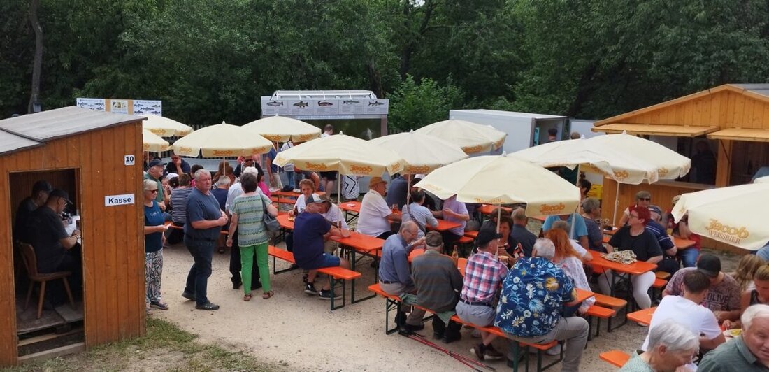 Neunburg v. W. Das Fischerfest am Eixendorfer See lockte weit über 500 Gäste an und bot kulinarische Höhepunkte bei bestem Wetter. Es war Teil des 50-jährigen Jubiläums, den Abschluss bildet das Hillstett-Open im August.
