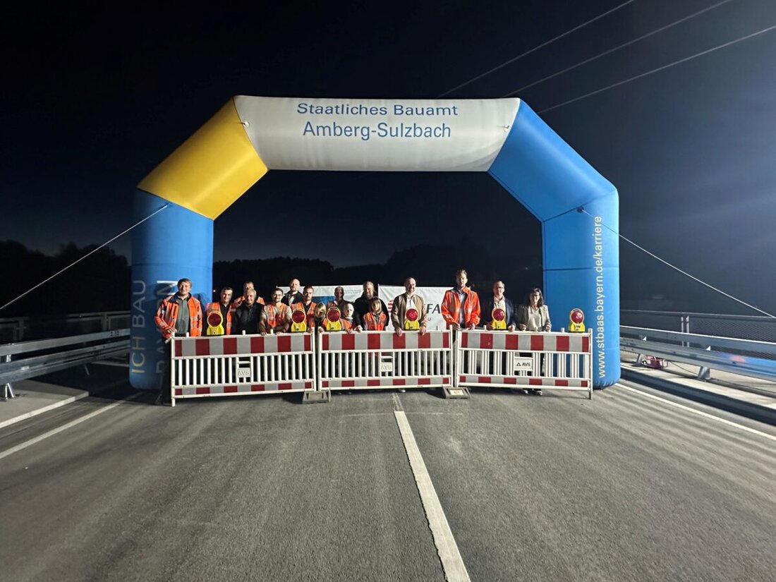 Auerbach. Nach nur 60 Tagen Sperrung ist die Flembachbrücke an der B 85 wieder offen. Die Freigabe erfolgte gestern um 19.30 Uhr durch Staatliches Bauamt, Stadt und Eiffage. Sie gilt als schnellste Brücke Bayerns.