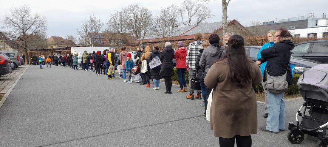Grafenwöhr. Beim Frühlingsbasar in Grafenwöhr fanden 5.084 Teile neue Besitzer, und es waren 75 Kuchen im Angebot, was die Beliebtheit dieser Veranstaltung unterstreicht.