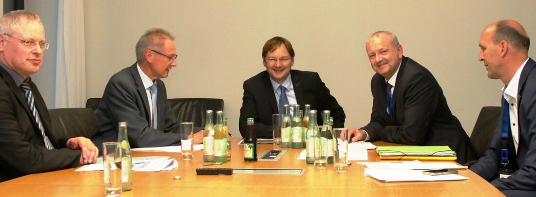 Floß. Die Themen „Ortskernsanierung inklusive Verkehrssituation“ und „Schaffung von bezahlbarem Wohnraum“ standen im Mittelpunkt des Gesprächs: CSU-Bürgermeister-Kandidat Armin Betz und Gemeinderats-Fraktionssprecher Harald Gollwitzer kehrten mit konkreten Ergebnissen von ihrem Besuch [&hellip;]