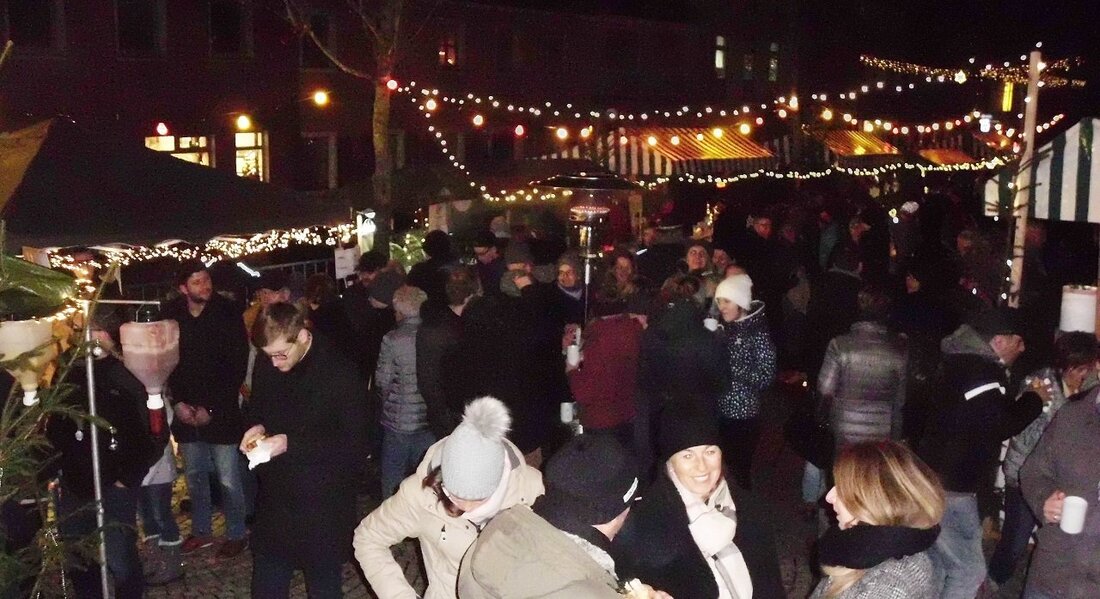 Floß. Auch der 6. Adventsmarkt der Flosser Frauen Union entpuppte sich als voller Erfolg. Die Besucher kamen aus dem ganzen Landkreis.  Heller Lichterschein, leckerer Glühwein- und Lebkuchen-Duft, Bratwürste und Kartoffel-Spiralen [&hellip;]