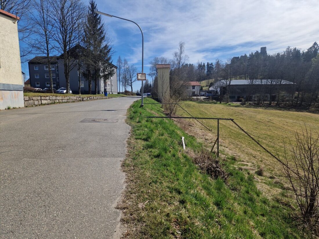 Flossenbürg. Die Gemeinde plant, 19 Stellplätze zu errichten, um den Verkehrsproblemen entgegenzuwirken.