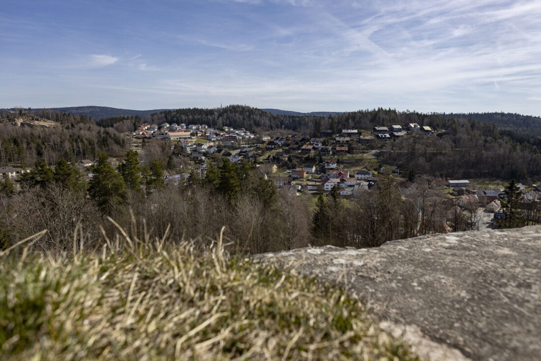 Flossenbürg. Es war eine „schwere Geburt“, bis feststand: Hans Kick, Rathauschef von 2002 bis 2014, erhält die Ehrenbezeichnung „Altbürgermeister“. Mit Ausnahme von Christina Rosner (CSU) stimmten in der jüngsten Gemeinderatssitzung neben Bürgermeister Thomas Meiler alle anwesenden Ratsmitglieder zu.