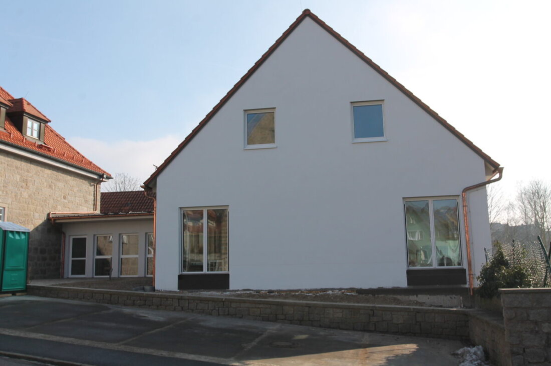 Flossenbürg. Der Haushaltsplan 2025 des Kindergartens St. Franziskus wurde mit einem Defizit von 17.847 Euro genehmigt, deckbar durch Rückstellungen. Zudem wurde die Straßenbeleuchtung für 71.886 Euro an die Bayernwerk AG vergeben.