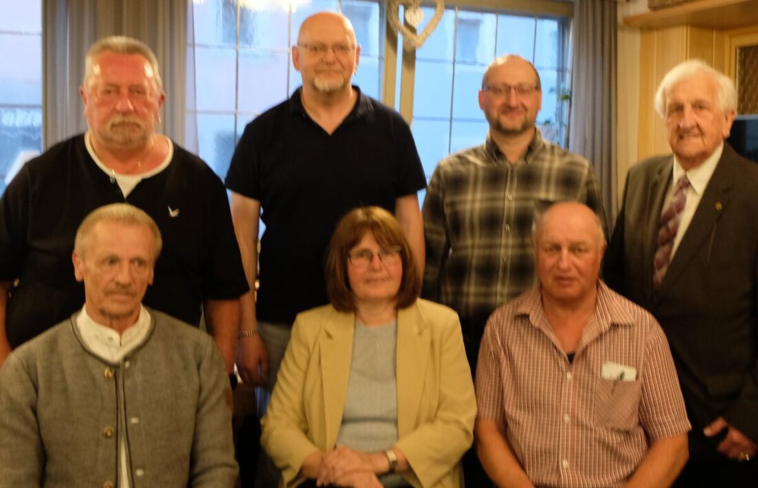 Floß. Die Baugenossenschaft „Eigenheim“ berichtete über eine makellose Bilanz für das Geschäftsjahr 2024, mit Fokus auf die Modernisierung von Altbauten. Über 130 Wohneinheiten machen die Genossenschaft zum größten Vermieter in Floß, mit dem Ziel, bezahlbaren Wohnraum anzubieten.