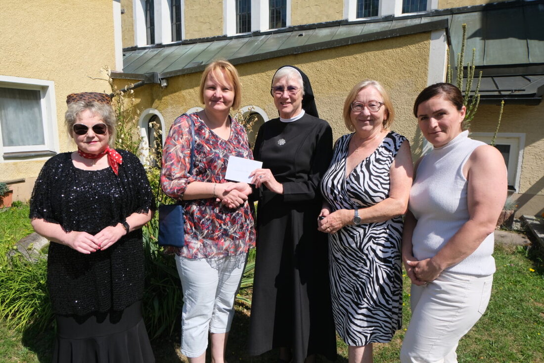 Floß. Die Frauen-Union unterstützt Schwester Ellen in Südafrika mit 400 Euro für ihre Arbeit als Ärztin. Ihre Tätigkeit wird für ihr Engagement zum Wohle der Menschen in prekären Verhältnissen besonders gewürdigt.