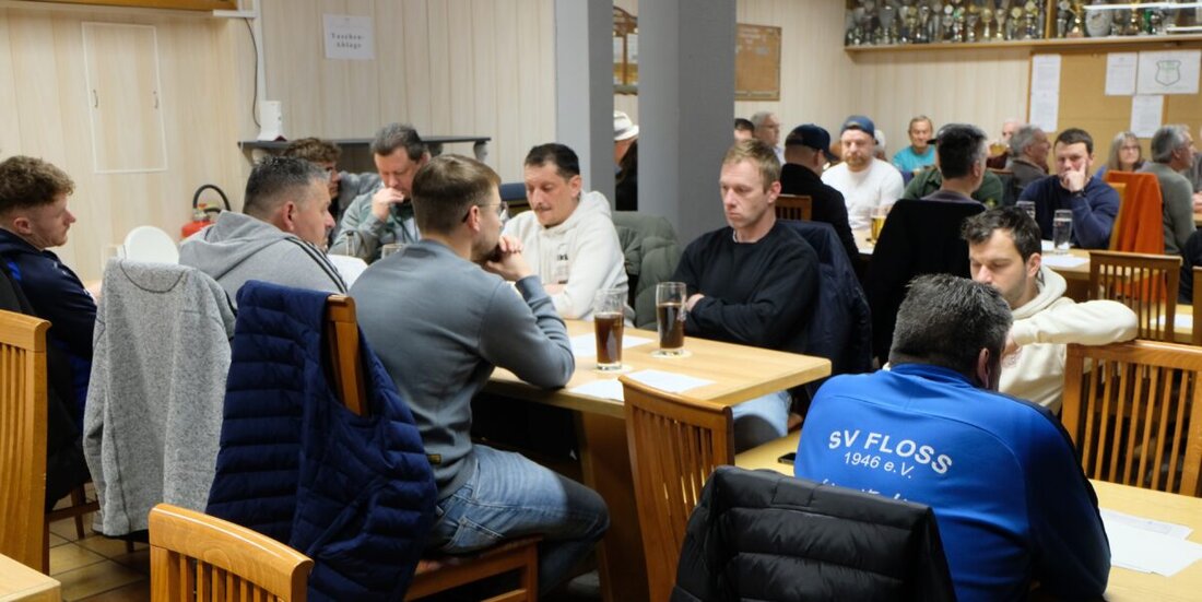 Floß. Der Spielbetrieb der Fußballmannschaft des Sportvereins 1946 wird ab 2024/2025 in Spielgemeinschaften fortgesetzt, um den Sport im Markt lebendig zu halten. Der Verein zählt 374 Mitglieder und steht finanziell auf gesundem Boden.