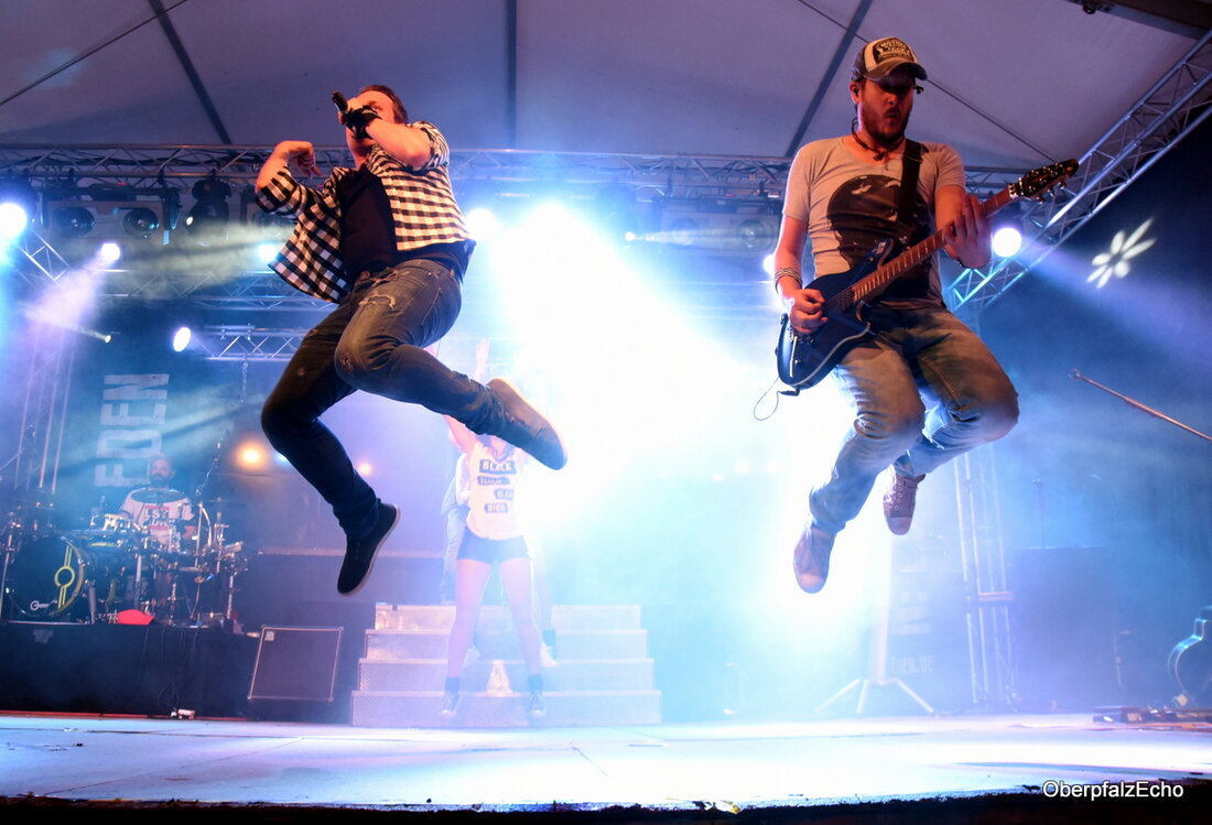 Floß. Selbstgemachte, bayerisch-rockige Klänge, brachialer Rock von Rammstein oder zünftig-traditionell – das Musikangebot bei der Flosser Kirwa ist so vielfältig wie vielen tausenden Besucher, die im Laufe des vier Tage [&hellip;]