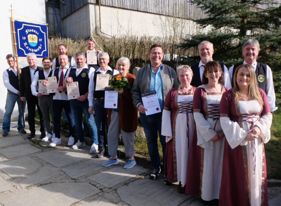 Floß. Was auf der Standarte der Flosser Landwehr festgeschrieben steht „Im Dienst der Heimat“, das wird auch umgesetzt. Darauf legt  Kommandant und Vorsitzender Franz Schmidt besonderen Wert. 