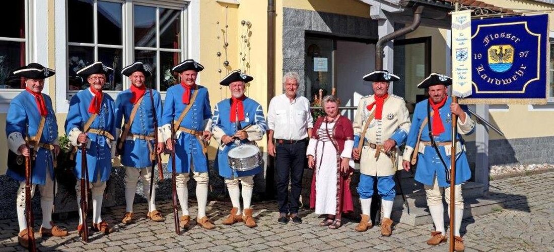 St. Quirin. Die Flosser Landwehr nahm eindrucksvoll an der Soldatenwallfahrt in St. Quirin teil, angeführt von Kommandant und Bürgermeister. Die Wallfahrt mit Eucharistiefeier ist ein fester Bestandteil ihrer Jahresveranstaltungen.