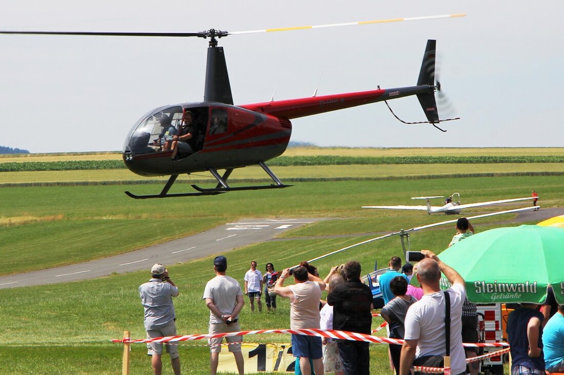 Erbendorf. Beim Flugplatzfest der Flugsportgemeinschaft Erbendorf-Grafenwöhr machte am Wochenende nicht nur das Wetter eine gute Figur. Zahlreiche Besucher verbrachten den Samstag und Sonntag bei ausgezeichneter Stimmung und freiem Eintritt auf dem Erbendorfer Flugplatz. [&hellip;]