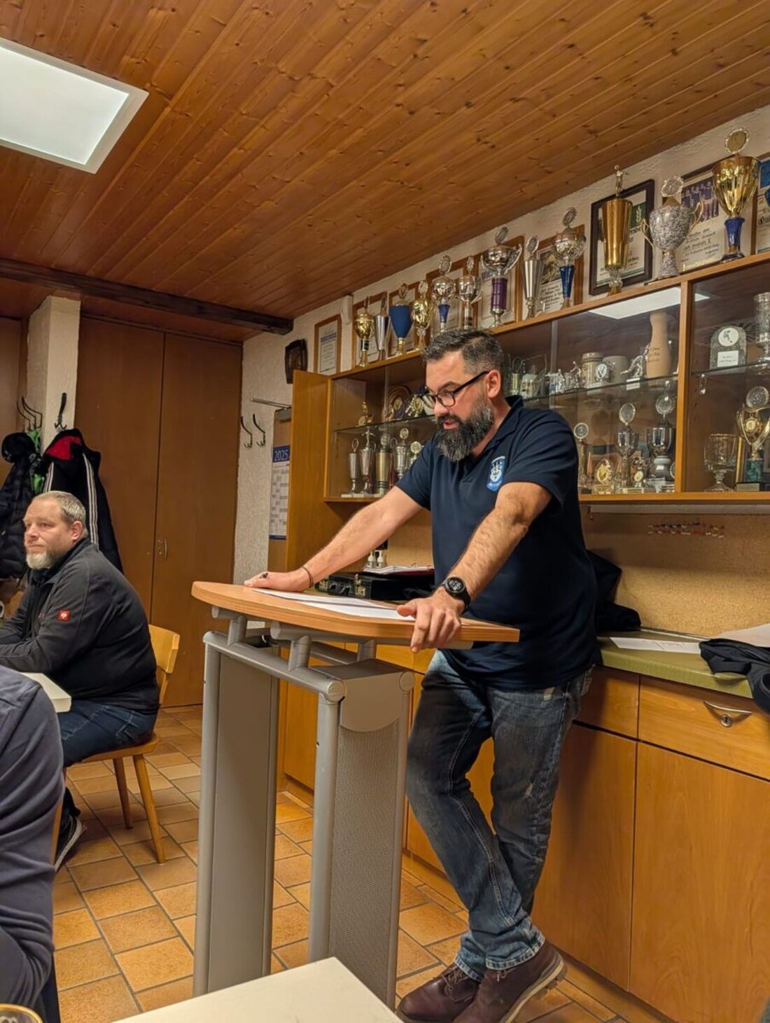 Pressath. Der Förderkreis des TSV Pressath zieht eine positive Jahresbilanz: mehr Mitglieder, Spenden und ein erfolgreicher Preisschafkopf stärken die Jugendförderung. Nächster Preisschafkopf ist am 3. Januar im Pfarrsaal.