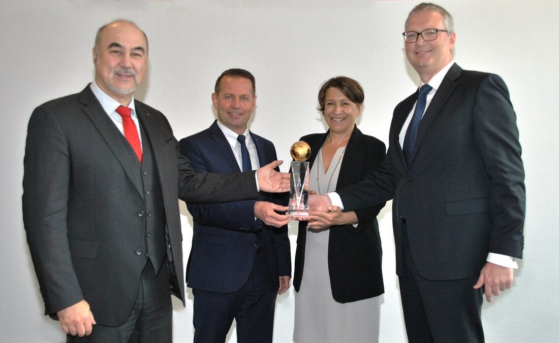 Neustadt/WN. Bei der Vermittlung wohnwirtschaftlicher Förderkredite hat die Vereinigte Sparkassen Eschenbach i.d.OPf. Neustadt a.d.Waldnaab Vohenstrauß im vergangenen Jahr die höchste Neugeschäftsquote in der Oberpfalz erzielt. Dafür ist die Sparkasse mit [&hellip;]