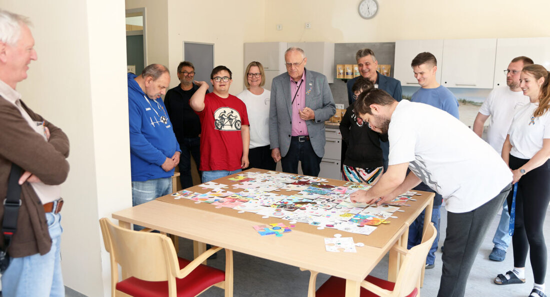 Irchenrieth. Ab September erweitert das HPZ die Förderstätte um eine dritte Autismusgruppe. Beim Abschluss des Autismus-Monats kündigte das Team mit Leiter Thomas Fritsch dies an, zu Gast: Bezirkstagsvizepräsident Lothar Höher.