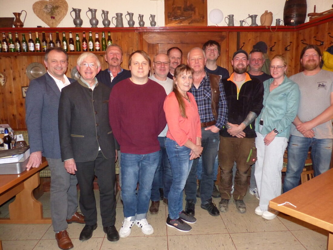 Leuchtenberg. Bei der Jahreshauptversammlung des Fördervereins Burg Leuchtenberg gab es einen Wechsel im Schriftführeramt, und Rita Lingl bleibt Vorsitzende. Der Verein plant Sagenführung, Weinabend und ein Münzfernrohr.