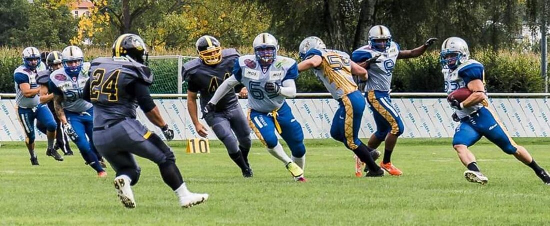 Weiden. Perfektes Wochenende für die Footballer der Weiden Vikings: Sie haben an den Mad Bulldogs aus Amberg Revanche für die Hinspielniederlage genommen. Überragender Akteur war dabei Luke Molidor, dem fünf [&hellip;]
