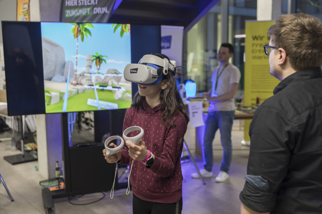 Regensburg. Die OTH macht bei NACHT.SCHAFFT.WISSEN. am Freitag, 24. April 2026, von 17 bis 23 Uhr Forschung erlebbar. Über 60 Angebote laden zu Robotik, KI, Medizin und Mitmach-Experimenten ein – für Kinder und Erwachsene.