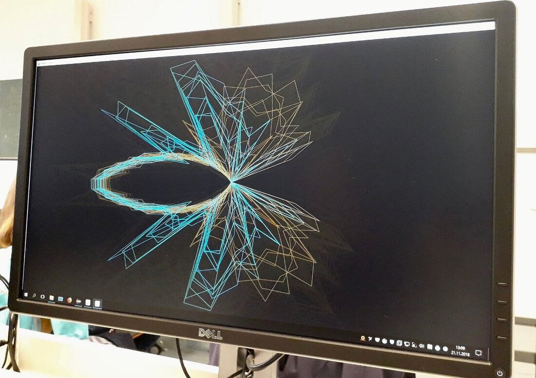 Weiden. „Den Song schauen wir uns mal genau an“, dachten und machten zwölf Schülerinnen an der OTH Amberg-Weiden. Beim MINT-Mädchen-Projekt visualisierten sie gemeinsam mit Prof. Dr.-Ing. Manfred Beham Musikstücke. Der [&hellip;]