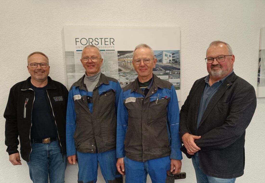 Weiden. Nach 48 Jahren bei der Forster Unternehmensgruppe gehen die Brüder Albert und Josef Riedl in den Ruhestand, geehrt für ihre langjährige Treue und ihren Beitrag.