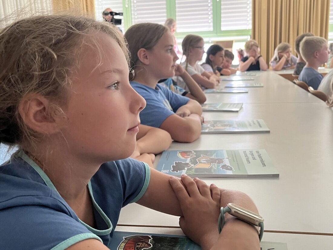 Amberg-Sulzbach. Grundschullehrer werden zur Fortbildung über den didaktischen Umgang mit dem neuen Heimat- und Sachkundebuch "Von Fledermäusen, Burgen und tausend Feuern" eingeladen.