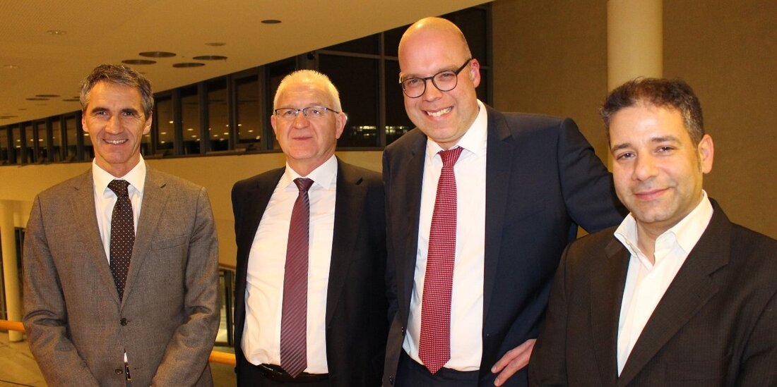 Weiden. Geballte chirurgische und internistische Kompetenz versammelte sich in der Max-Reger-Halle in Weiden. Zur 35. Fortbildungsveranstaltung „Aktuelle Gastroenterologie“ konnten zwei Chefärzte des Klinikums Weiden nicht nur viele teilnehmende Ärzte, sondern [&hellip;]