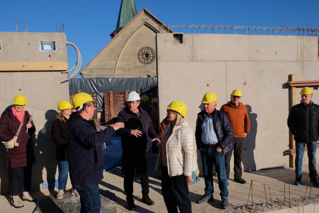 Grafenwöhr. Die Generalsanierung der städtischen Denkfabrik schreitet voran; der Bauausschuss sah sie sich an. Kosten von zehn bis elf Millionen Euro, Fertigstellung Mitte 2027, barrierefreie Räume für die Verwaltung.