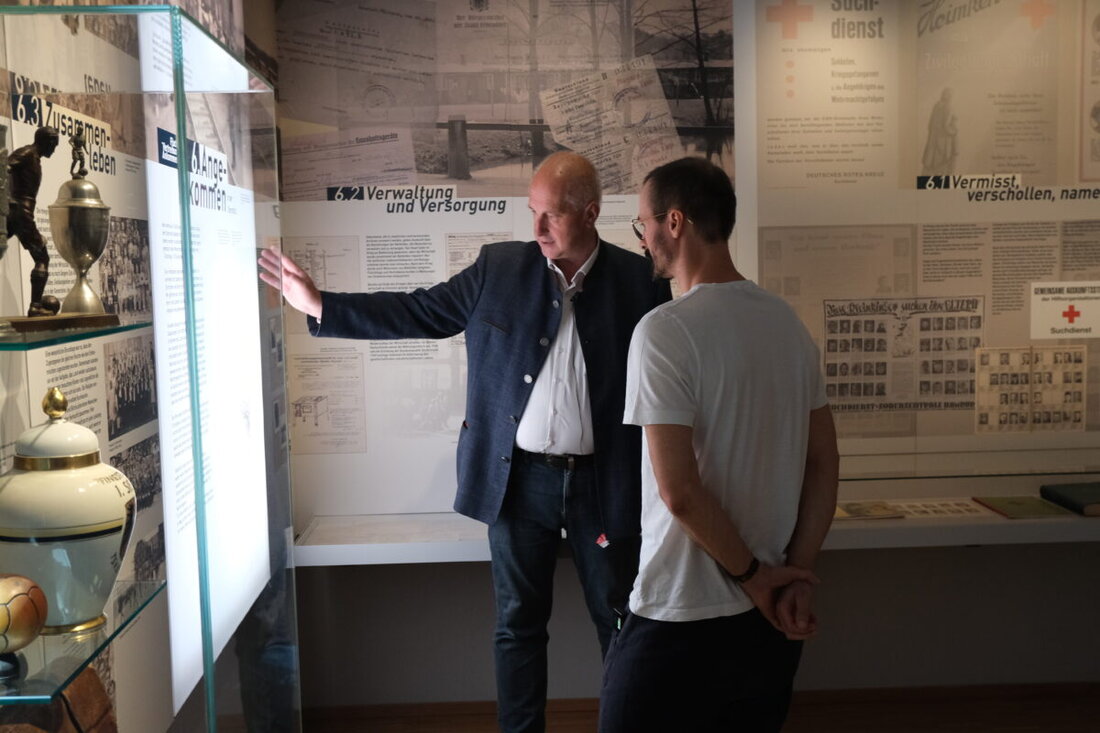 Wiesau. Am 14. Oktober zwischen 20.00 und 22.00 Uhr wurden in der Fußgängerunterführung zwischen Hauptstraße und Industriestraße Graffiti gesprüht und ein Schaden von 15.000 Euro verursacht.