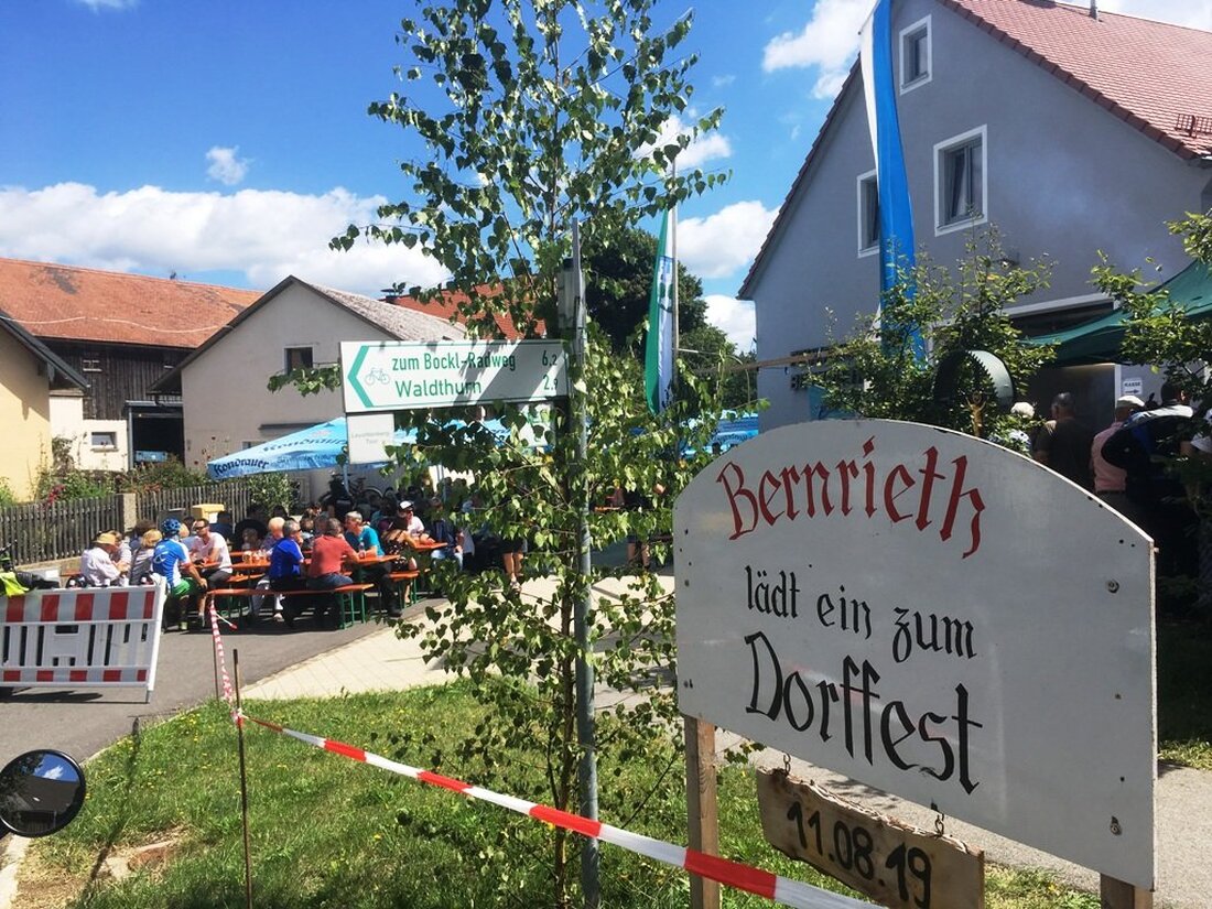 Oberbernrieth. Dieses Jahr richtete die Feuerwehr Oberbernrieth zum 32. Mal ihr traditionelles Dorffest auf dem Dorfplatz vor dem Feuerwehrhaus aus. Hierbei half die ganze Gemeinde des kleinen Dorfes an den [&hellip;]