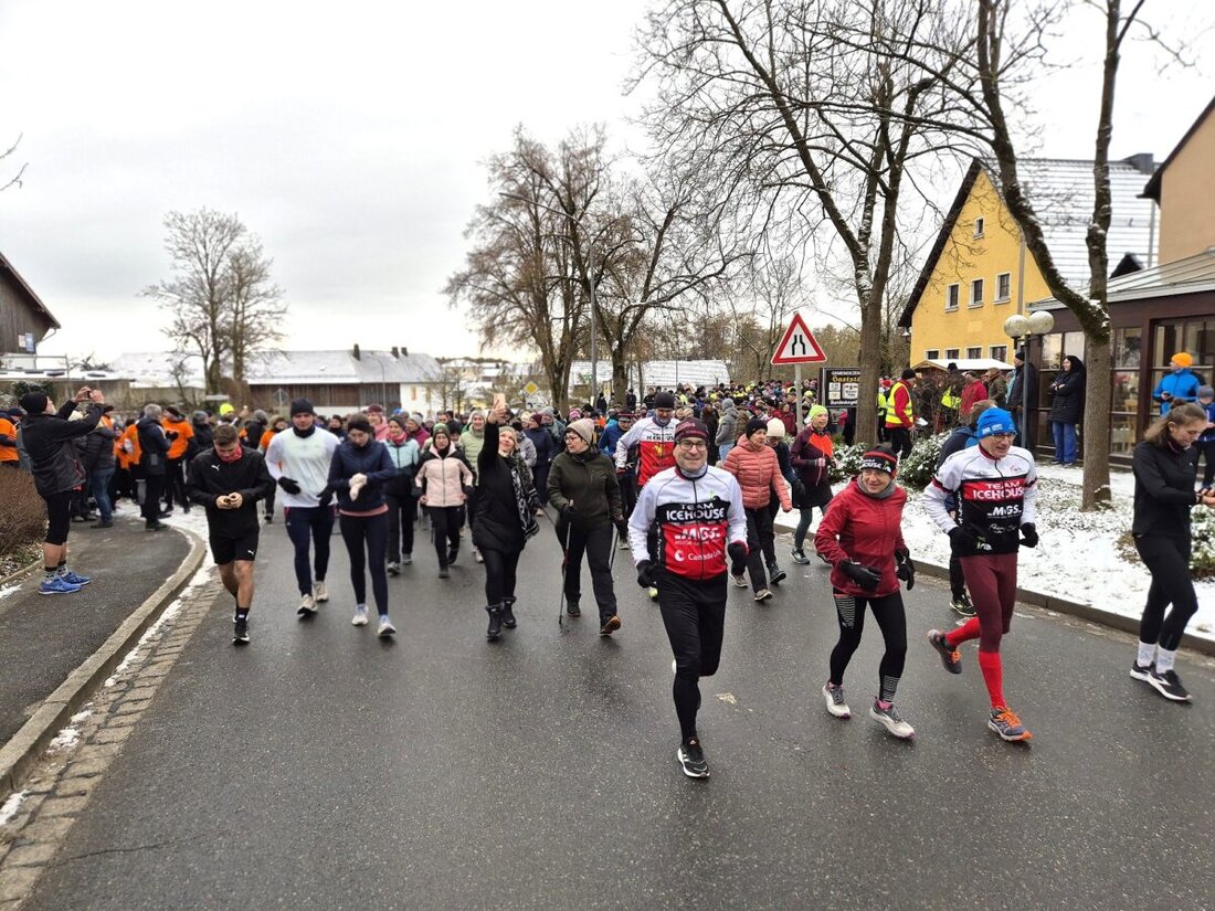 Vorbach. Das alte Jahr sportlich ausklingen lassen – dieses Motto lebten am Silvestertag rund 500 Läuferinnen, Läufer und Walker beim 16. Vorbacher Silvesterlauf. So viele Teilnehmer wie noch nie machten die Veranstaltung zu einem echten Publikumsmagneten. 