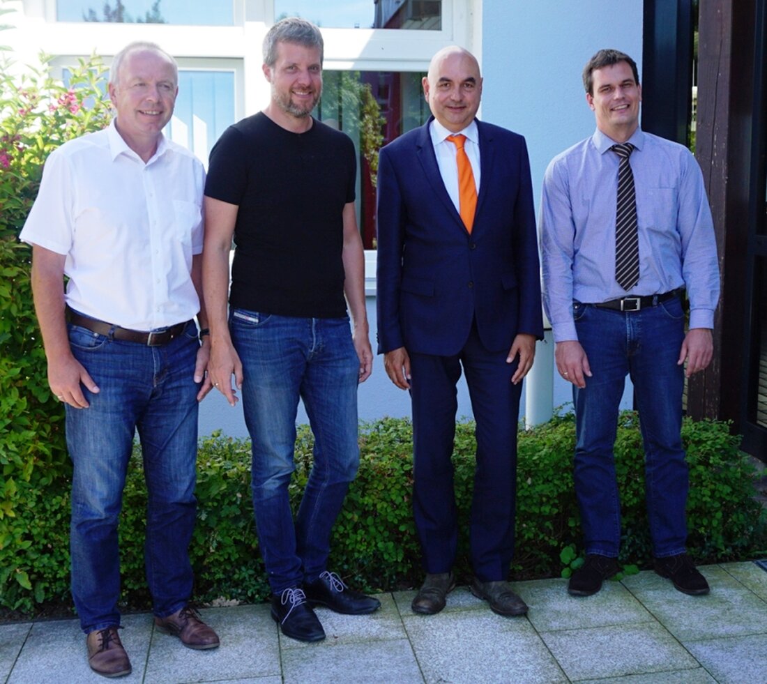 Weiden. Die Eröffnung eines Regionalbüros des grünen Bundestagsabgeordneten Dieter Janecek in Weiden hat das Interesse der regionalen Wirtschaft geweckt. Kein Wunder, ist der Münchner Volksvertreter doch der wirtschaftspolitische Sprecher seiner Fraktion. „Wir wollen [&hellip;]