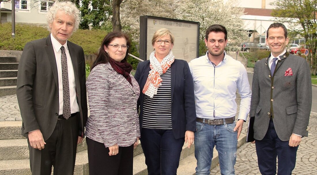 Tirschenreuth. Zu einem fachlichen Austausch über Arbeit und Herausforderungen der kommunalen Koordination der Bildungsangebote für Neuzugewanderte im Landkreis Tirschenreuth war MdB Albert Rupprecht zu Besuch im Landratsamt Tirschenreuth. In seiner Funktion [&hellip;]