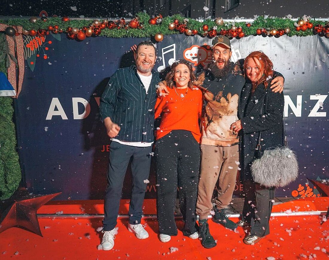 Weiden. Ein voller Kinosaal, strahlende Gesichter und echtes Advents-Zauberfeeling: Die Kinopremiere der beliebten TV-Adventsshow „Adventsfranz“ lockte erneut über 200 Zuschauerinnen und Zuschauer ins Neue Welt Kino in Weiden.