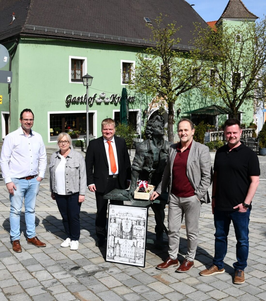 Burglengenfeld. Stadtbaumeister Franz Haneder wird für 35 Dienstjahre geehrt und hat maßgeblich an städtischen Bauprojekten mitgewirkt.