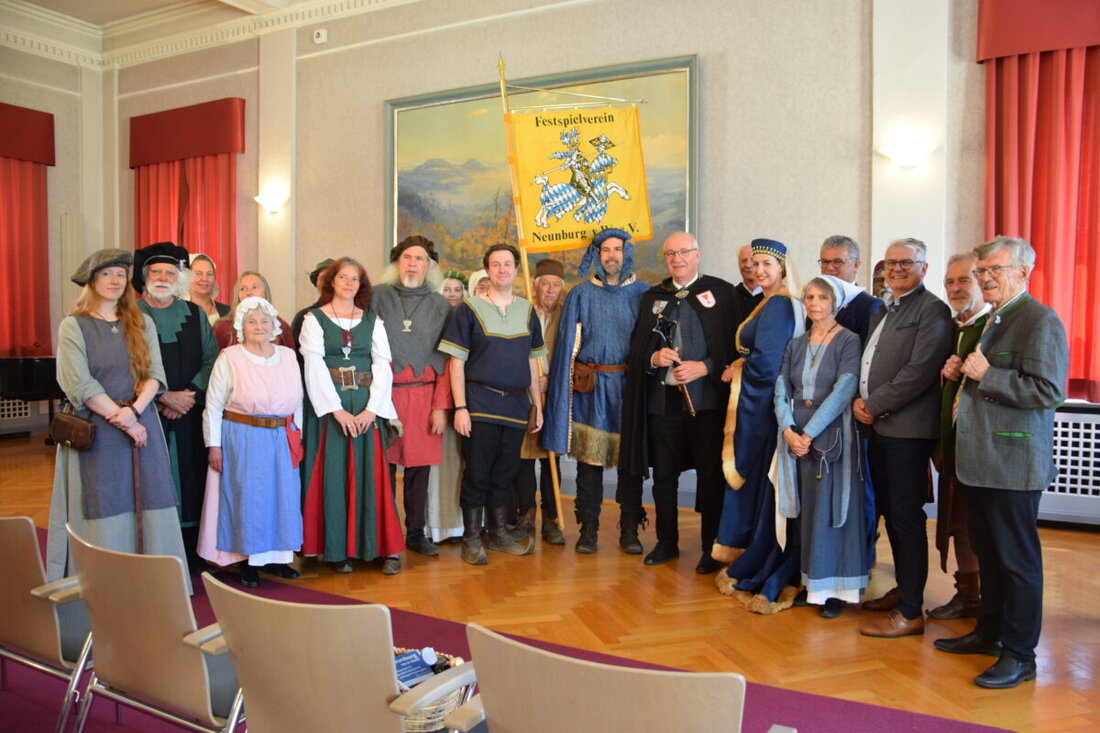 Regensburg. Seit über 40 Jahren fesseln die Burgfestspiele „Vom Hussenkrieg“ in Neunburg vorm Wald das Publikum. Für 2026 übernimmt Bezirkstagspräsident Franz Löffler die Schirmherrschaft; Premiere am 4. Juli um 20.30 Uhr.