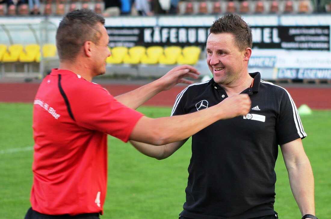 Weiden. Der Trainer, der den Fußball-Bayernligisten SpVgg SV Weiden ab sofort aus der Abstiegsregion führen soll, ist gefunden. Gestern Abend präsentierten Sportvorstand Philipp Kaufmann und Interimscoach Rainer Fachtan mit dem [&hellip;]
