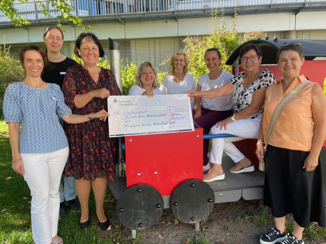 Weiden. Die Frauen-Union Neustadt spendete 500 Euro an den Bunten Kreis Nordoberpfalz, der Familien mit frühgeborenen oder schwerkranken Kindern in der Region unterstützt.