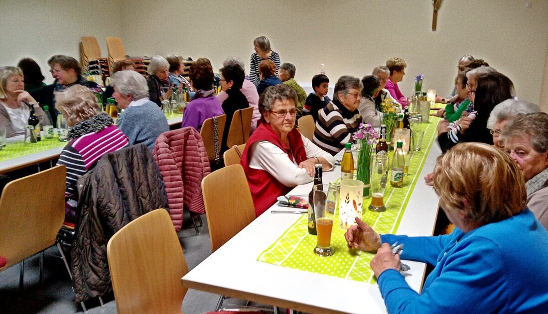 Schirmitz. Der Frauenbund Schirmitz und Pirk beteten gemeinsam in der Pfarrkirche einen besonderen "umgekehrten Kreuzweg". Anschließend gab es im Pfarrsaal einen Imbiss und die Planung gemeinsamer Veranstaltungen.