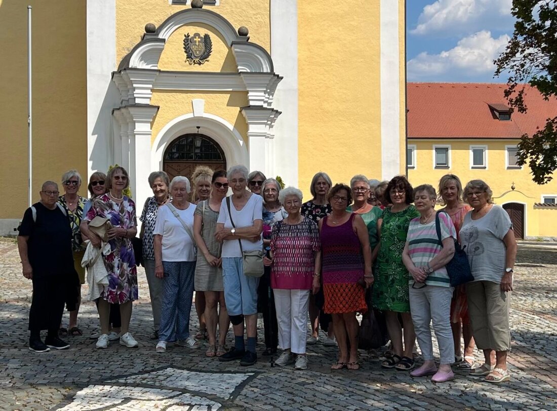 Schwarzenfeld. Der Katholische Deutsche Frauenbund St. Elisabeth aus Weiden besuchte mit 23 Teilnehmenden die Miesberg-Wallfahrtskirche. Führung, Andacht und 50 Euro Spende rundeten den Ausflug ab.