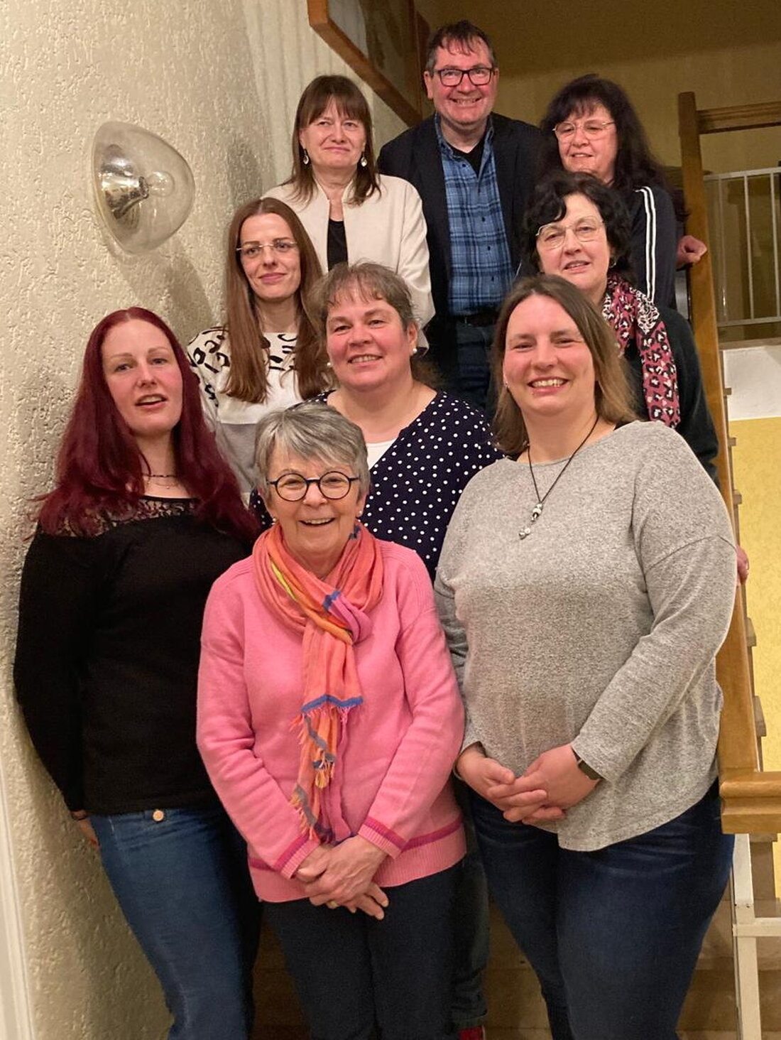 Oberbibrach. Der Katholische Frauenbund Oberbibrach/Münchsreuth bestimmt neues Führungsduo und betont Bedeutung von Nachhaltigkeit, Chancengleichheit und Solidarität. Sabrina Kastner und Jennifer Silber übernehmen die Leitung, während gesellschaftliche Veränderungen und kirchliche Reformen gefordert werden.