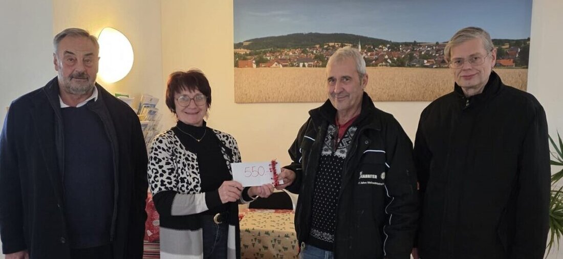 Waldthurn. Der Frauenbund beteiligt sich am Johanniter-Weihnachtstrucker und setzt ein Zeichen der Solidarität. Rund 40 Hilfspakete und 370 Euro wurden gesammelt, auf 500 Euro erhöht und vom Bürgermeister um 50 Euro ergänzt.