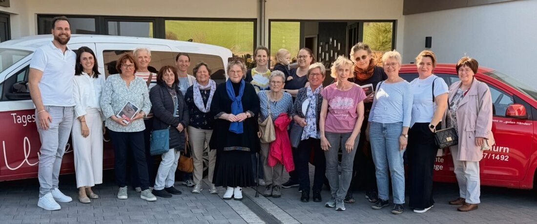 Waldthurn. Katholischer Frauenbund aus Floß besuchte den Pflegedienst Gratus Manus und übergab 800 Euro. Der Familienbetrieb informierte über seine Angebote. Im Fokus: Tagespflege und ein Zuhause auf Zeit mit Herz.