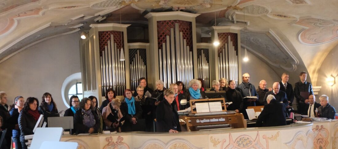 Floß. Der Frauenchor aus Schnaittach gestaltete mit lokalen Chören den Gottesdienst in St. Johannes Baptista und vertiefte die Freundschaft und unternahm Ausflüge zur Burg Flossenbürg und ins Doost.