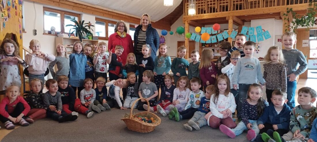 Floß. In Floß bereitete die Frauenunion 140 Kindern in Kindergärten mit gefärbten Eiern und Süßigkeiten eine Osterfreude.